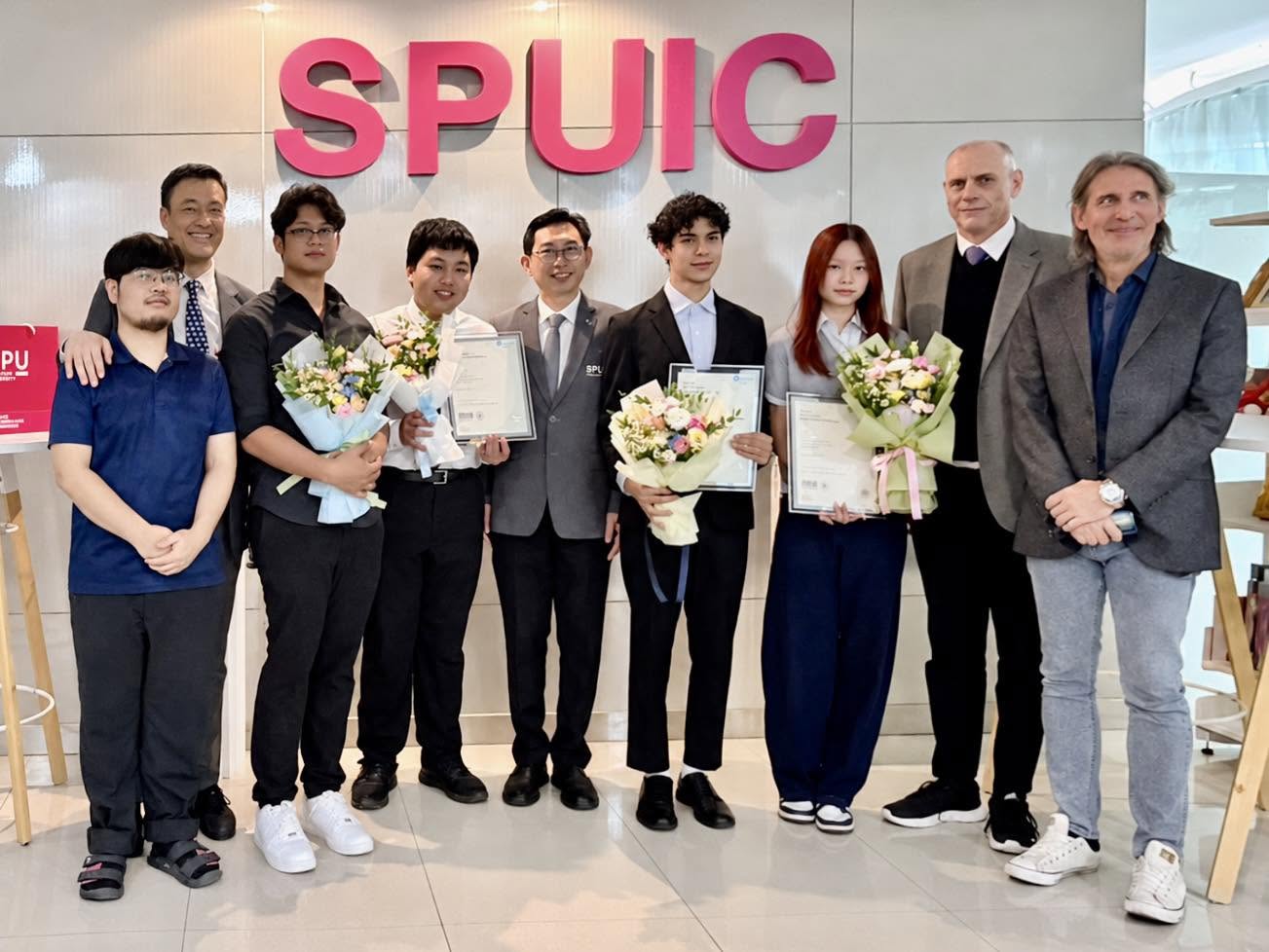 SPUIC แสดงความยินดีนักศึกษาและศิษย์เก่า UK Degree Pathway รับคุณวุฒิ Pearson BTEC พร้อม 2 นักศึกษา Level 5 ได้รับตอบรับเรียนต่อ University of Essex
