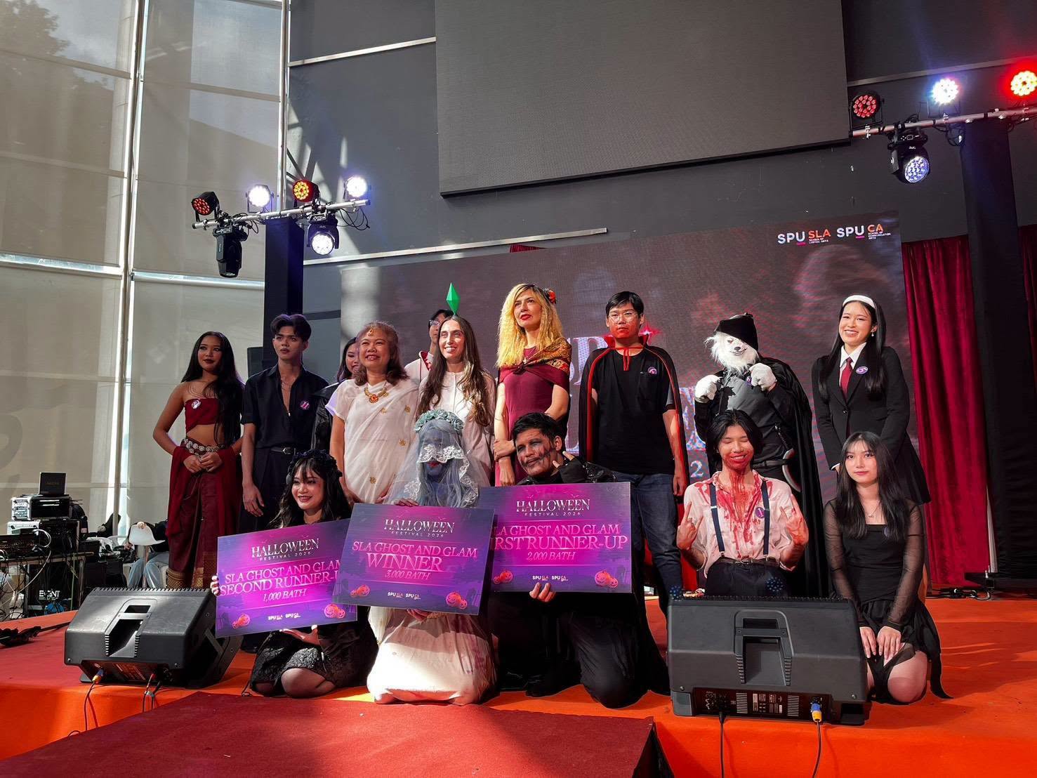 นักศึกษาธุรกิจการบิน SPU คว้า 2 รางวัล SLA GHOST AND GLAM ใช้ English Presentation ผสานความคิดสร้างสรรค์ บุคลิกภาพ และการแสดงบนเวที