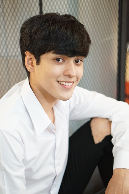 Read more about the article ว่าที่ “สจ๊วต”ผู้มีสเน่ห์คือรอยยิ้ม