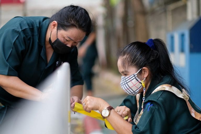 ศูนย์ฉีดวัคซีน มหาวิทยาลัยศรีปทุม ตั้งอยู่ที่ วิทยาลัยไทยบริหารธุรกิจ ฝั่งตรงข้าม ราบ 11 รอ. ห่างจาก BTS สถานี กรมทหารราบที่ 11 ประมาณ 500 เมตร ใช้ทางออกที่ 1 - 2