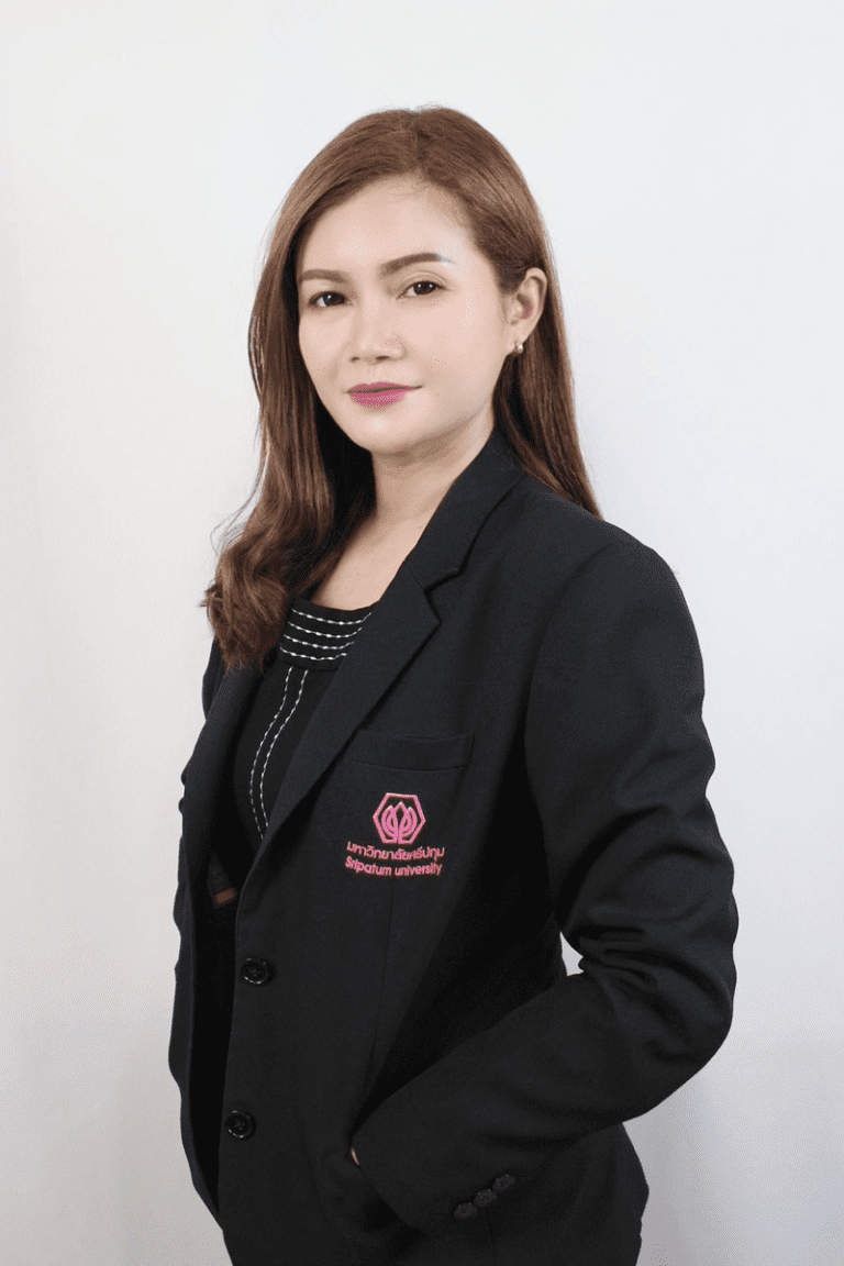 นางสาวขวัญพนิต กุลคณนาถ เจ้าหน้าที่งานทุนการศึกษา